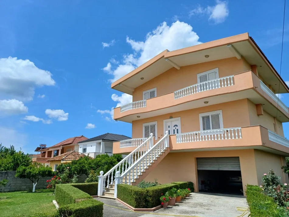 Fier, jepet me qera apartament 4+1 Kati 1, 1.083 m² 2.500 € (Fier)