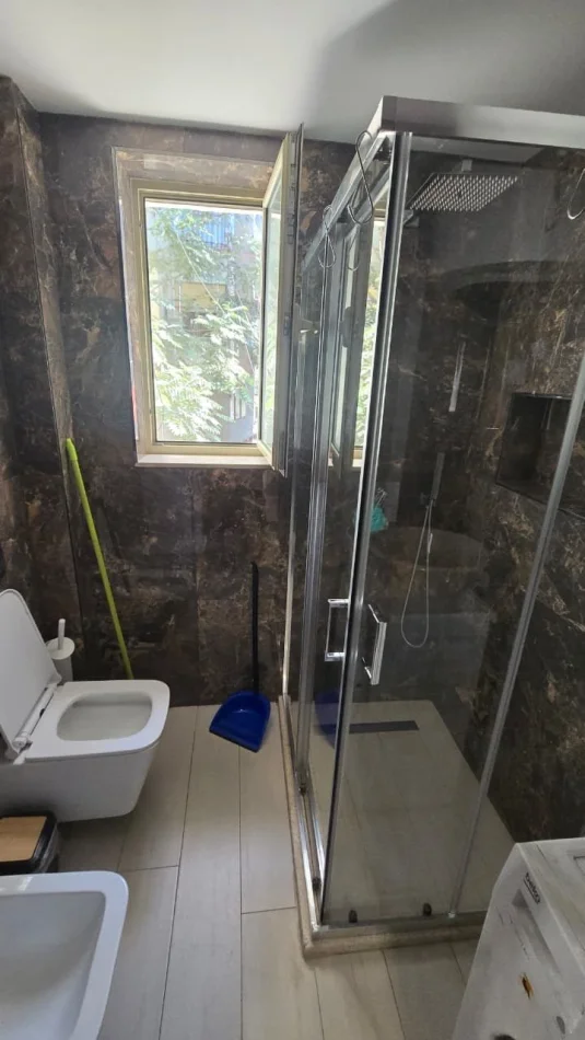 Tirane, jepet me qera apartament 2+1 Kati 2, 65 m² 800 € (Rruga e Durrësit)