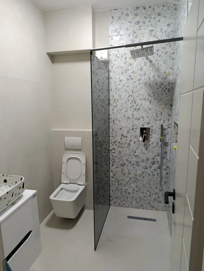 Tirane, jepet me qera apartament 2+1 Kati 3, 90 m² 650 € (Rruga Petro Nini Luarasi)