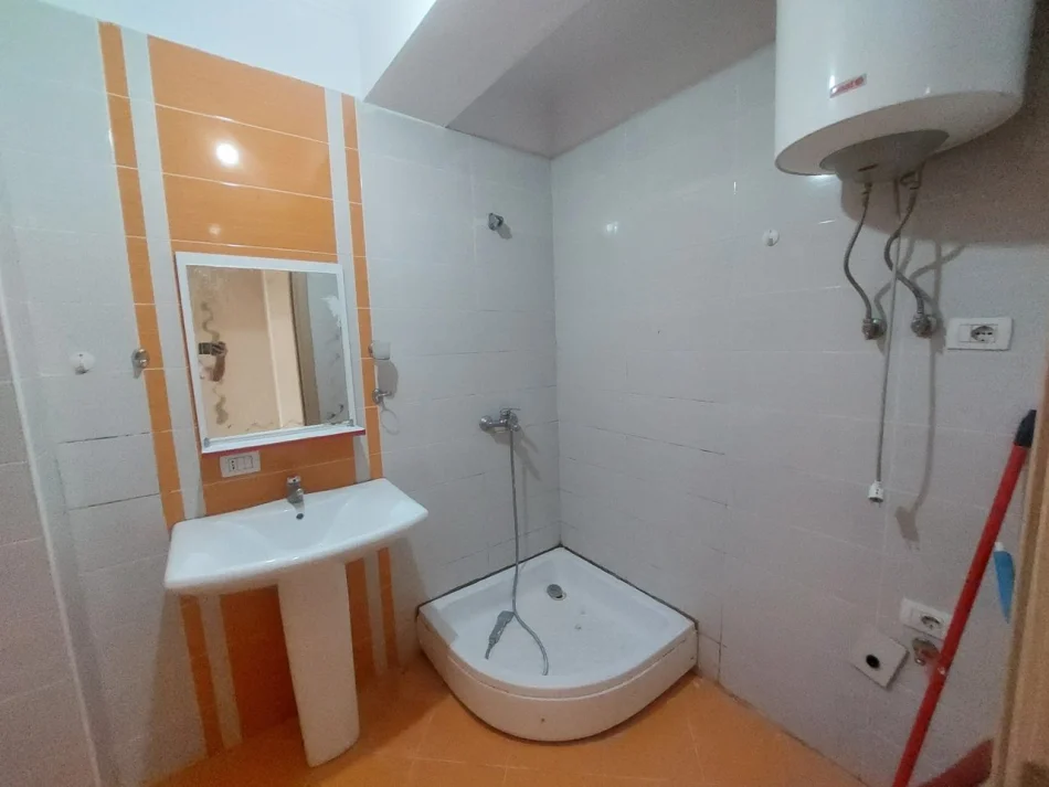 Tirane, jepet me qera apartament 2+1 Kati 5, 90 m² 450 € (Rruga 5 Maji)