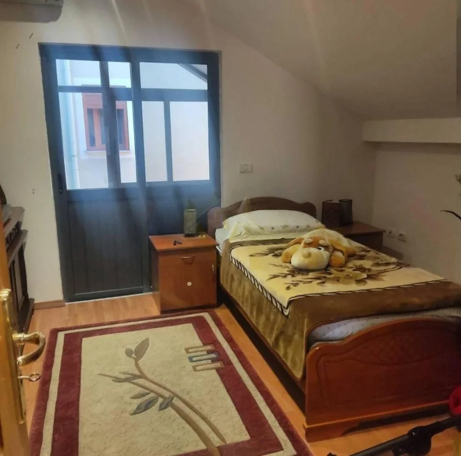 Tirane, jepet me qera apartament 2+1 Kati 3, 80 m² 500 € (Rruga 5 Maji)