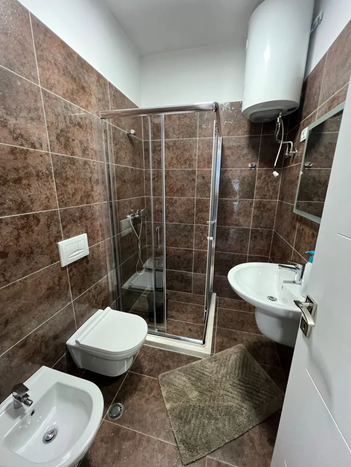 Tirane, jepet me qera apartament 2+1 Kati 3, 110 m² 700 € (Laprakë)