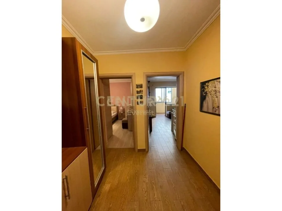 Tirane, jepet me qera apartament 1+1+Ballkon Kati 2, 1 m² 