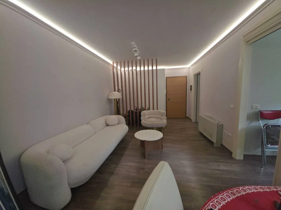 Tirane, jepet me qera apartament 3+1+Ballkon Kati 2, 1.500 € 