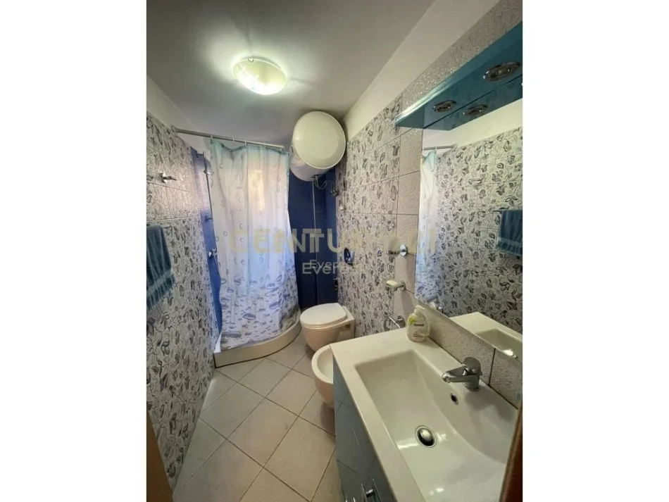 Tirane, jepet me qera apartament 1+1+Ballkon Kati 2, 1 m² 