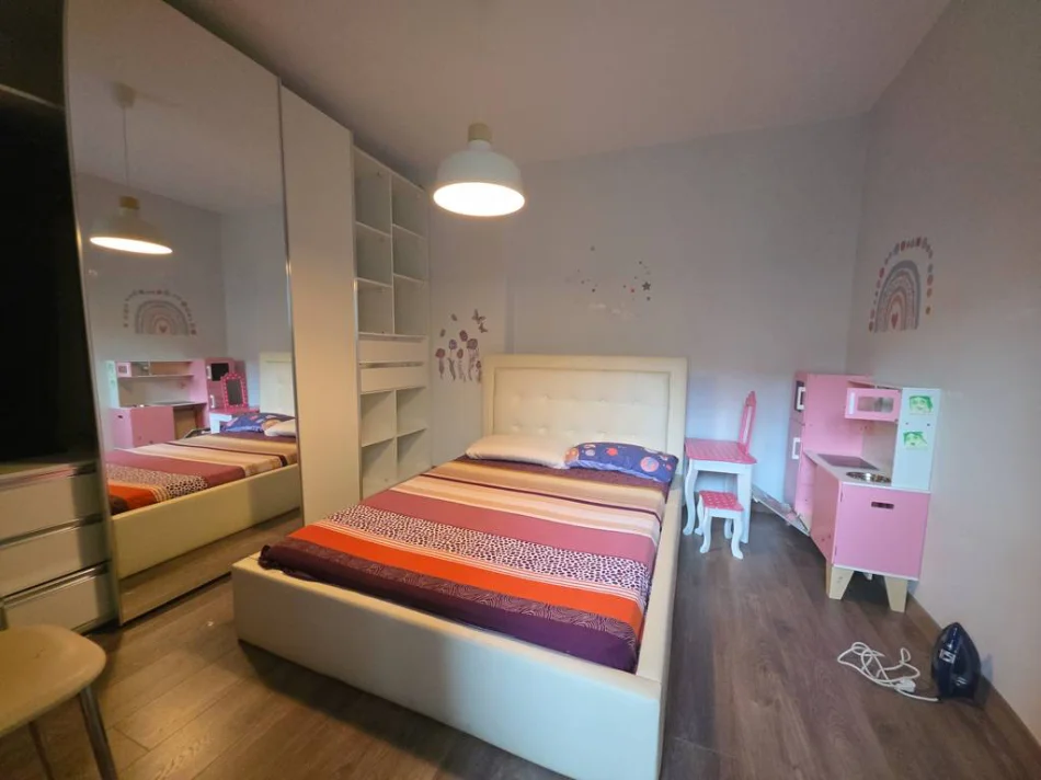 Tirane, jepet me qera apartament 3+1+Ballkon Kati 2, 1.500 € 