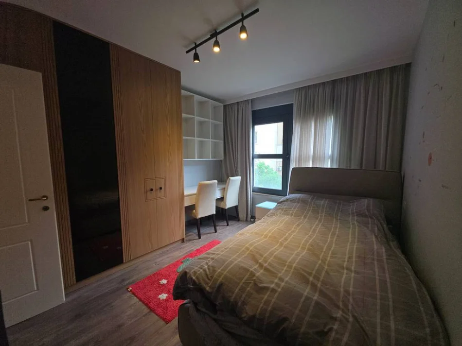 Tirane, jepet me qera apartament 3+1+Ballkon Kati 2, 1.500 € 