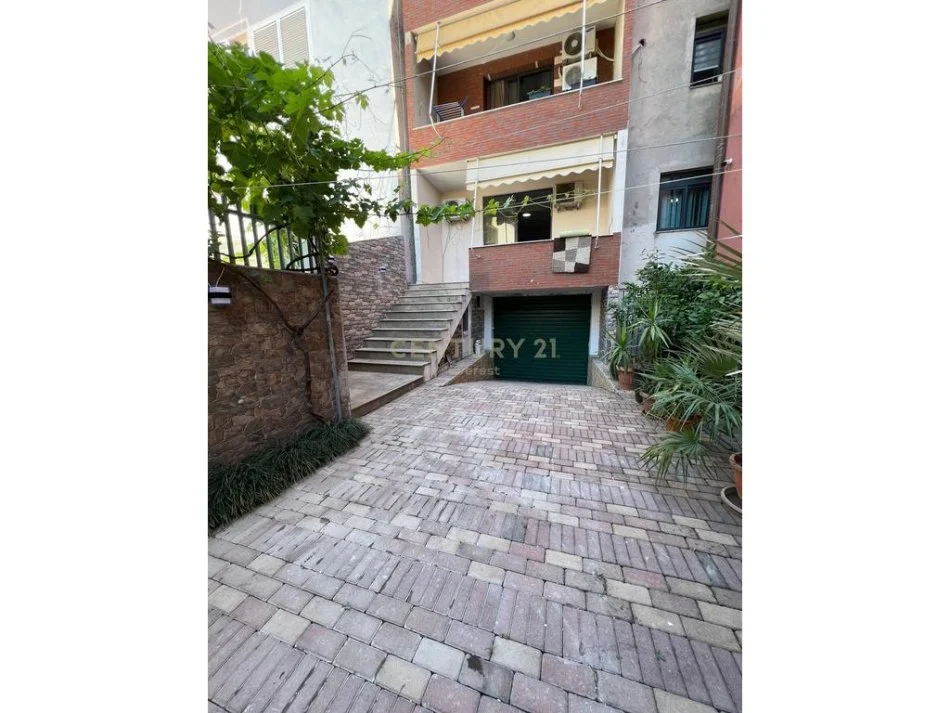 Tirane, jap me qera apartament 2+1 Kati 1, 100 m² 600 € 