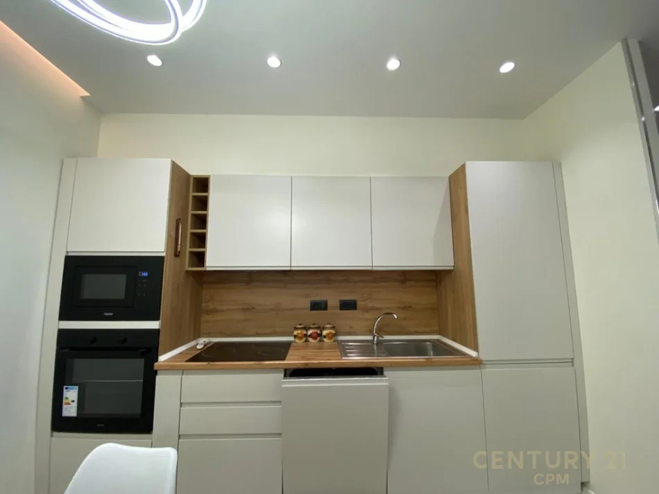 Tirane, jepet me qera apartament 1+1 Kati 3, 50 m² 883 € (Liceu Artistik)