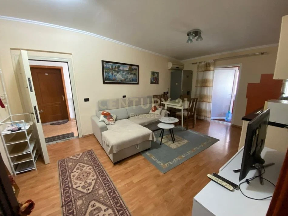 Tirane, jap me qera apartament 1+1 Kati 4, 80 m² 800 € 