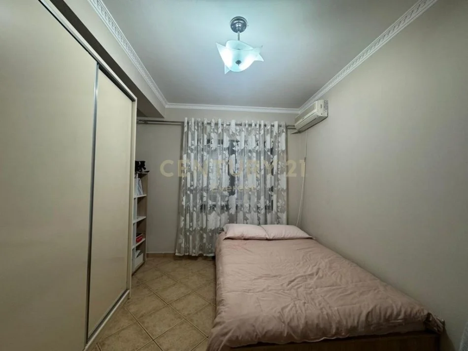 Tirane, shitet apartament 2+1+Aneks+Ballkon Kati 5, 114 m² 251.000 € (Kompleksi Usluga)