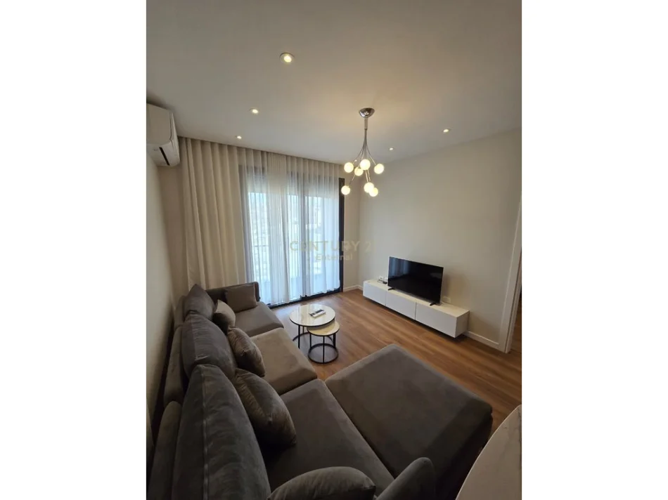 Tirane, jepet me qera apartament 1+1 Kati 2, 77 m² 800 € (Spitali Kafsheve)