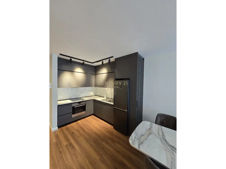 Tirane, jepet me qera apartament 1+1 Kati 2, 77 m² 800 € (Spitali Kafsheve)