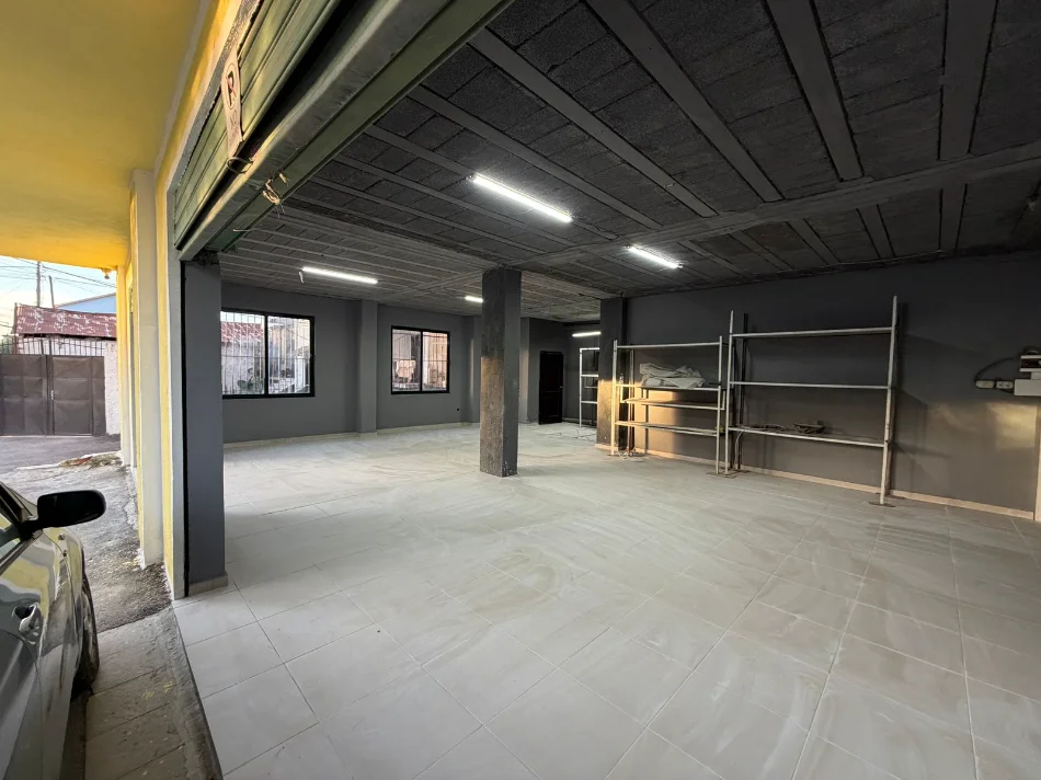Tirane, jepet me qera ambjent biznesi Kati 0, 110 m² 750 € 