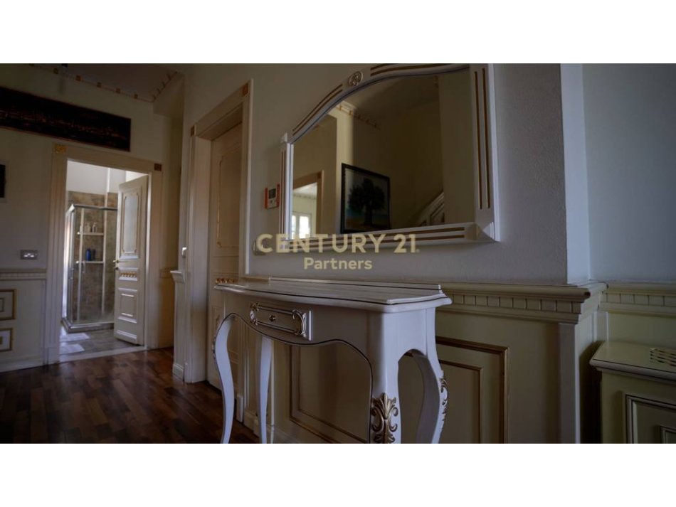 Tirane, shitet Vile 3 Katshe Kati 4, 1.000 m² 750.000 € (Kodra e Priftit)