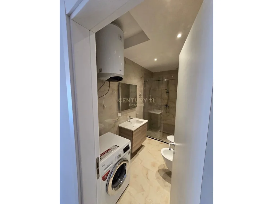 Tirane, jepet me qera apartament 1+1 Kati 2, 77 m² 800 € (Spitali Kafsheve)