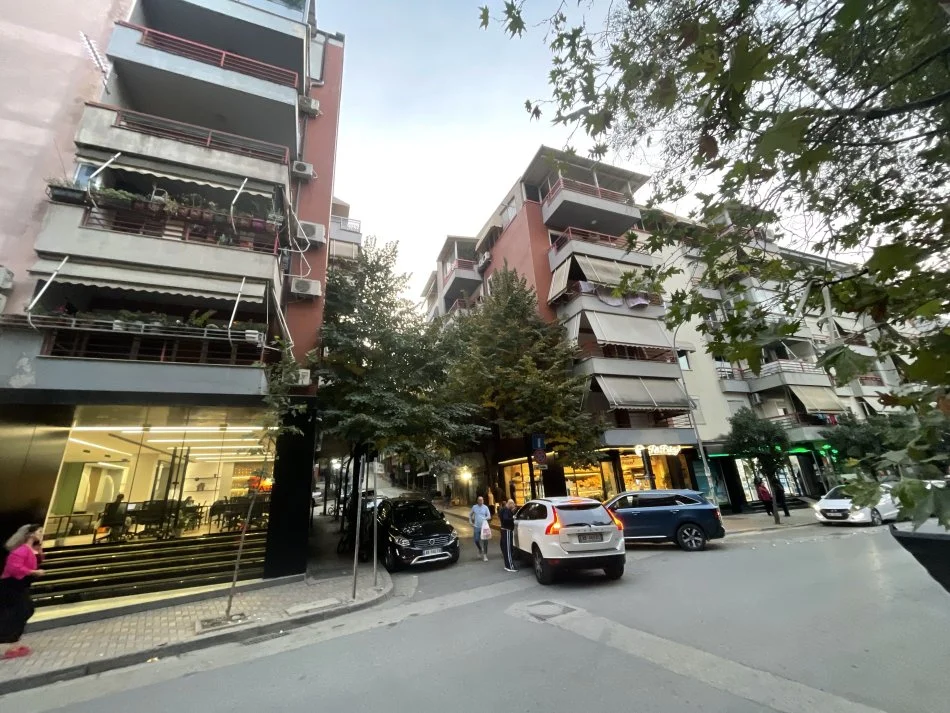 Tirane, shitet apartament 3+1+Aneks+Ballkon Kati 3, 142 m² 269.500 € 