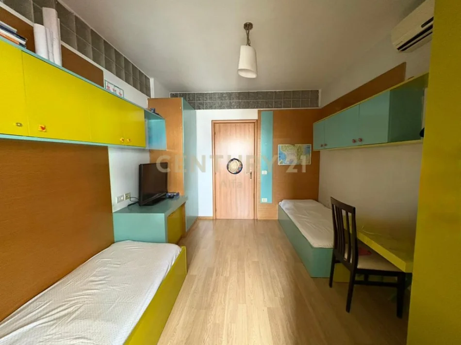 Tirane, jepet me qera apartament 2+1 Kati 6, 100 m² 700 € (Pazari Ri)