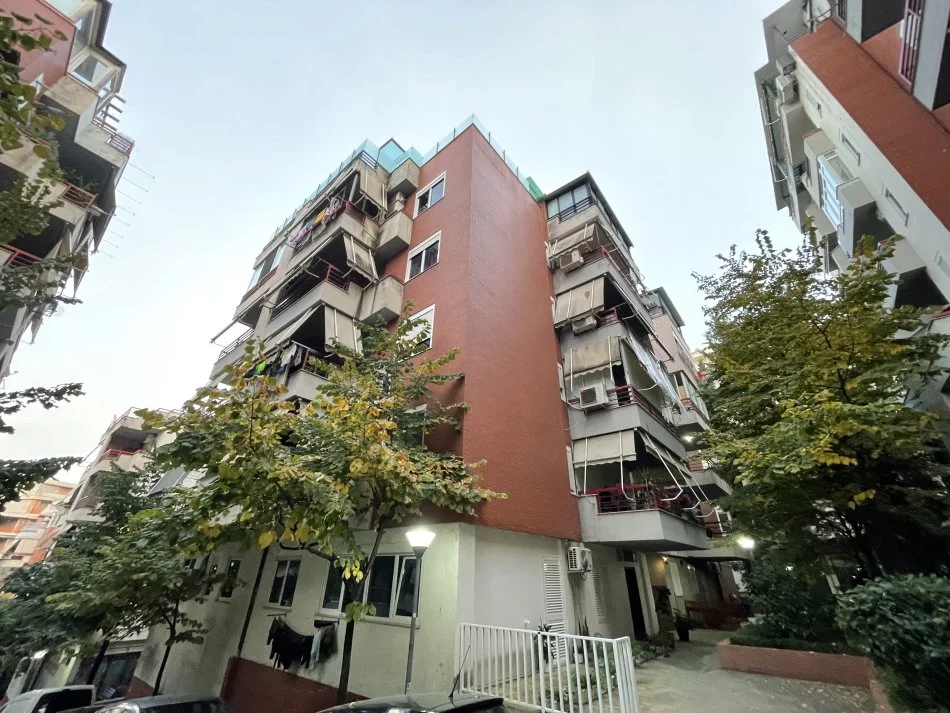 Tirane, shitet apartament 3+1+Aneks+Ballkon Kati 3, 142 m² 269.500 € 