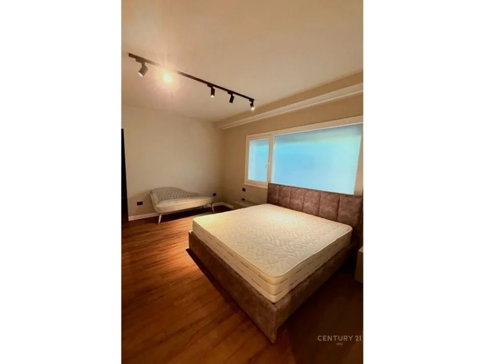 Tirane, shitet apartament 3+1 Kati 1, 170 m² 660.000 € (Long Hill)