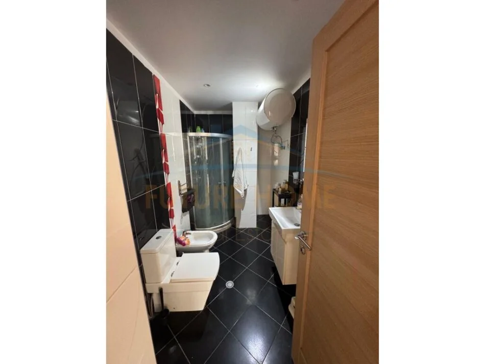 Tirane, shitet apartament 2+1+Ballkon Kati 5, 127 m² 203.000 € (Ali Visha)