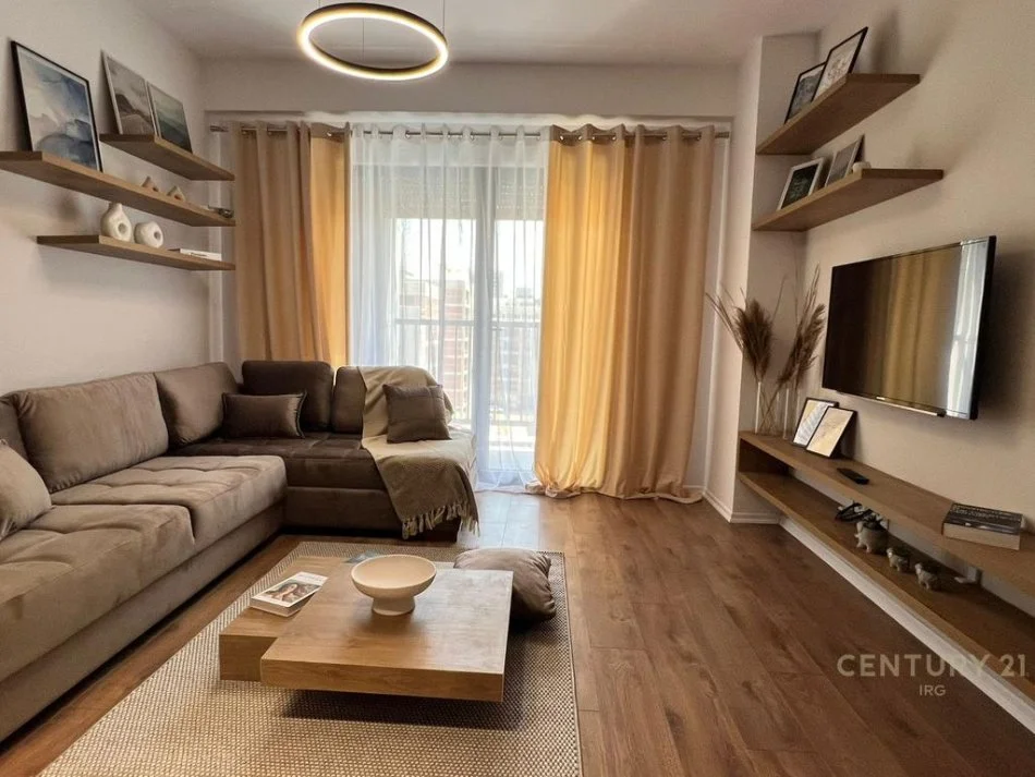 Tirane, jepet me qera apartament 1+1+Ballkon Kati 5, 78 m² 600 € 