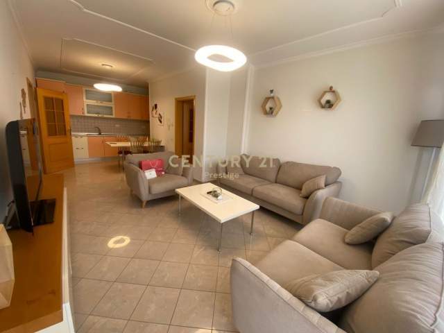 Tirane, jepet me qera apartament 2+1+A+BLK Kati 9, 700 Euro (Perballe fakultetit Juridik)