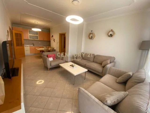 Tirane, jepet me qera apartament 2+1+A+BLK Kati 9, 700 Euro (Perballe fakultetit Juridik)