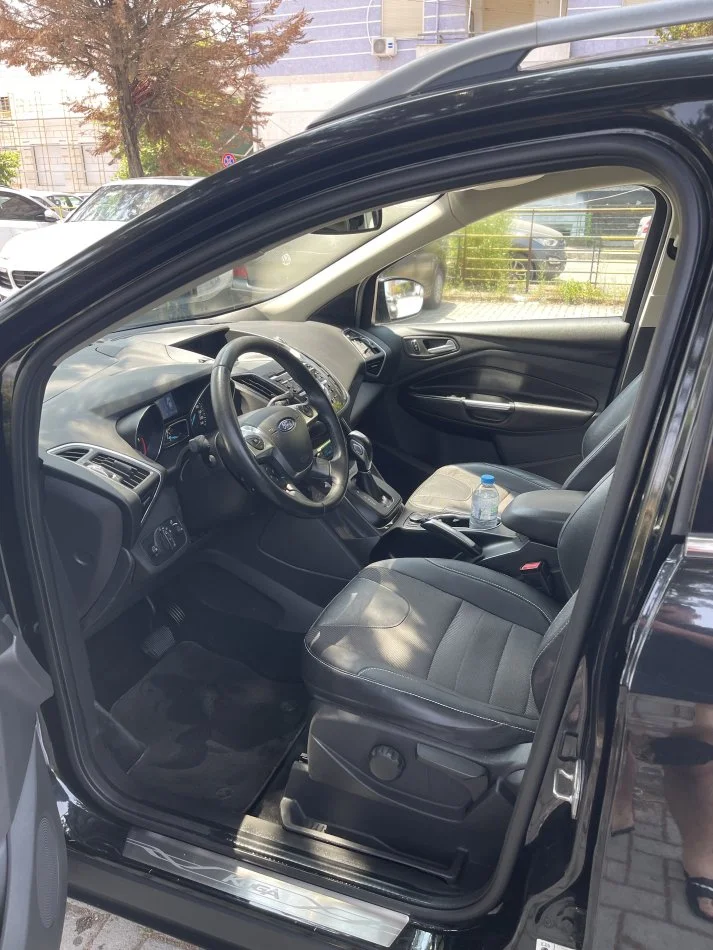 Tirane, shes makine Ford Nafte, e zeze automatik Kondicioner 192.000 km 8.500 €