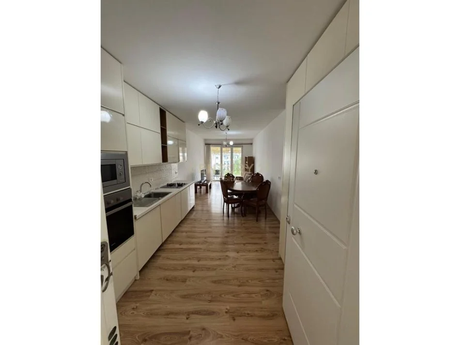 Tirane, jap me qera apartament 1+1+Ballkon Kati 3, 84 m² 500 € 