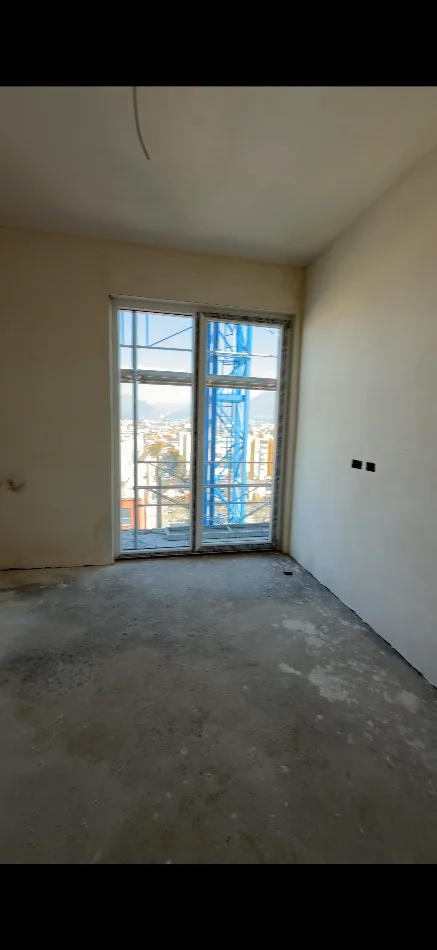 Tirane, shes apartament 2+1+Ballkon Kati 9, 182.000 € (Fusha e Aviacionit)