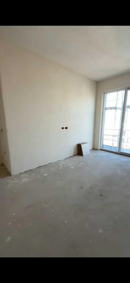 Tirane, shes apartament 2+1+Ballkon Kati 9, 182.000 € (Fusha e Aviacionit)