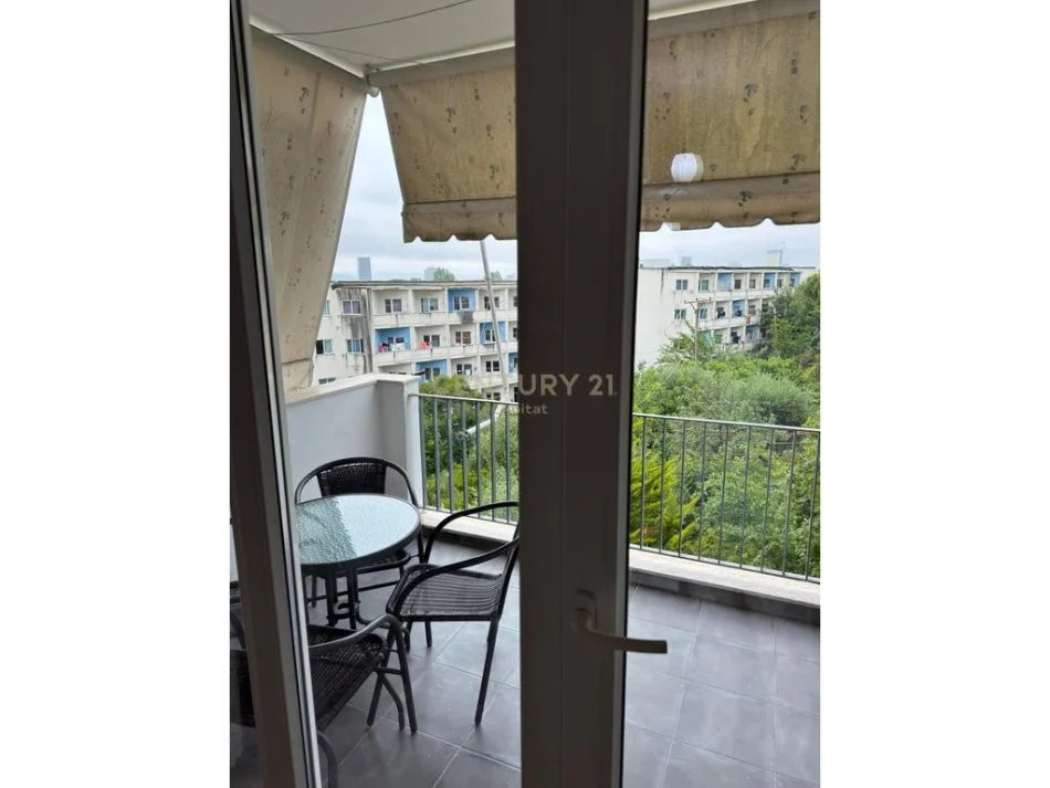 Tirane, jap me qera apartament 1+1+Ballkon Kati 3, 84 m² 500 € 