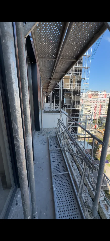 Tirane, shes apartament 2+1+Ballkon Kati 9, 182.000 € (Fusha e Aviacionit)