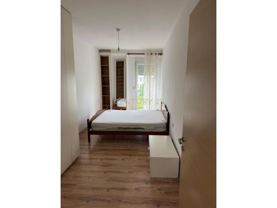 Tirane, jap me qera apartament 1+1+Ballkon Kati 3, 84 m² 500 € 
