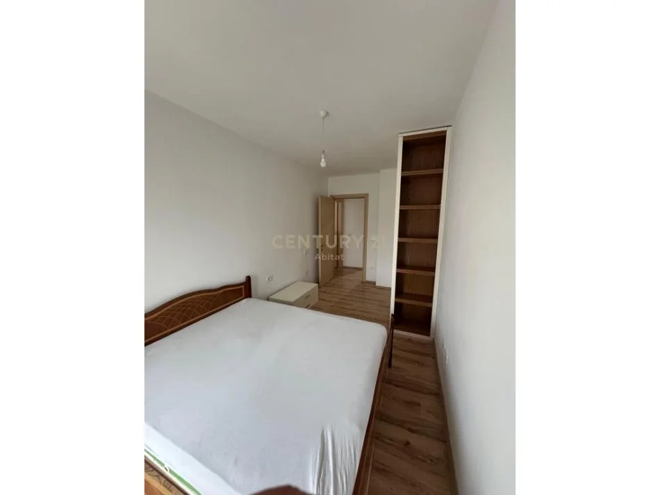 Tirane, jap me qera apartament 1+1+Ballkon Kati 3, 84 m² 500 € 