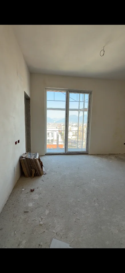 Tirane, shes apartament 2+1+Ballkon Kati 9, 182.000 € (Fusha e Aviacionit)