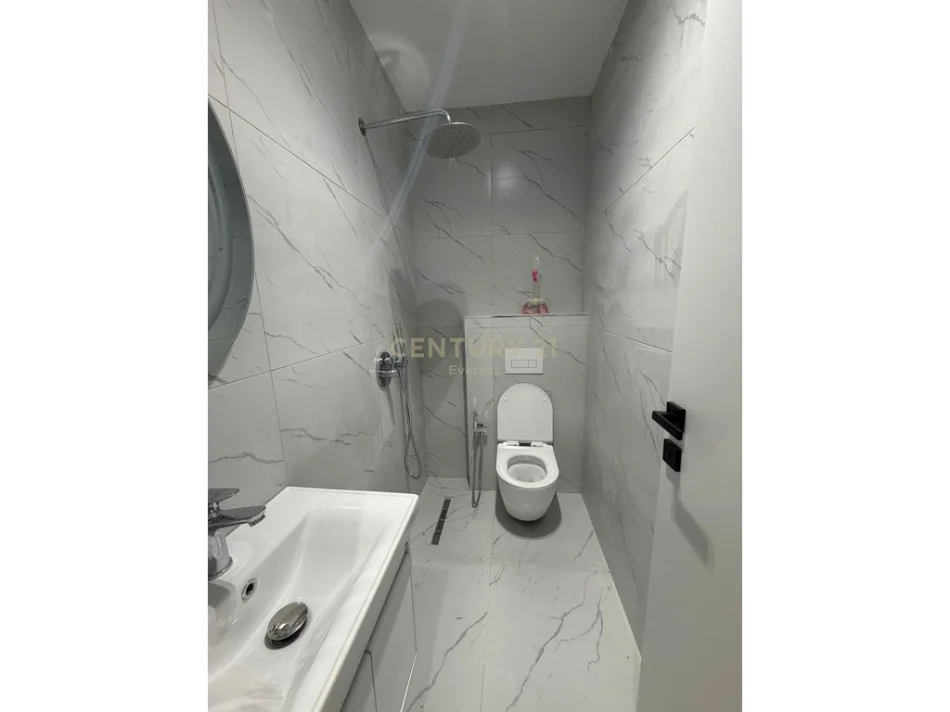 Tirane, jepet me qera apartament 1+1 Kati 2, 54 m² 650 € (Komuna Parisit)