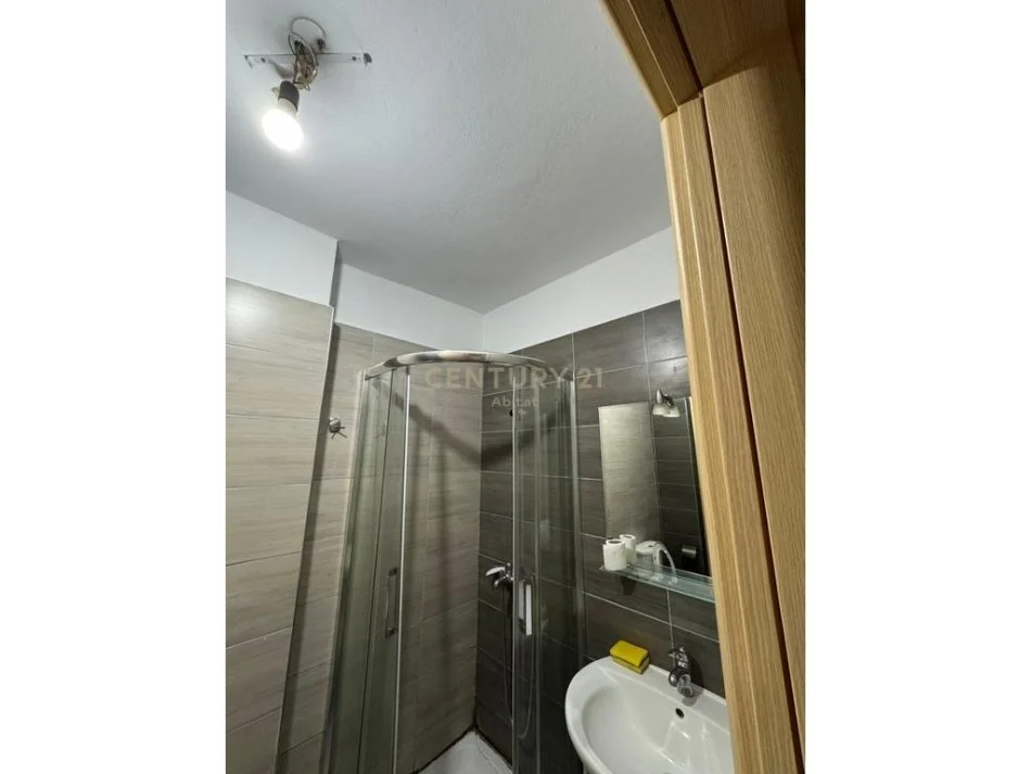 Tirane, jap me qera apartament 1+1+Ballkon Kati 3, 84 m² 500 € 