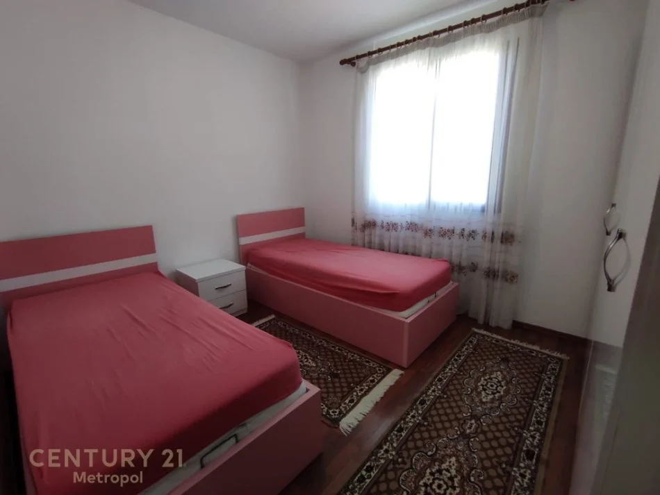 Tirane, jepet me qera apartament 2+1 Kati 12, 82 m² 600 € 