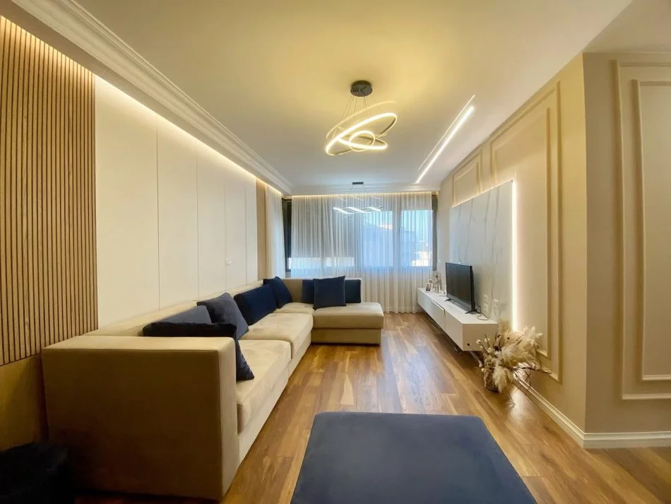 Tirane, jepet me qera apartament 3+1+Ballkon , 130 m² 1500 € (Rruga Faik Konica)