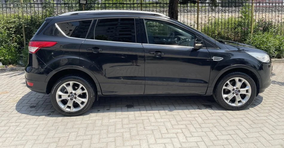 Tirane, shes makine Ford Nafte, e zeze automatik Kondicioner 192.000 km 8.500 €