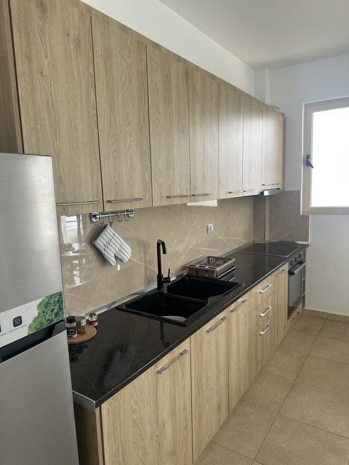 Vlore, jepet me qera apartament 1+1+Ballkon Kati 9, 320 € (Rruga Gjergj Arianiti,Vlorë)
