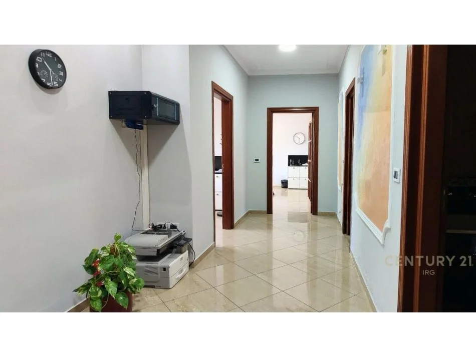 Tirane, jepet me qera apartament Kati 1, 130 m² 1.100 € 