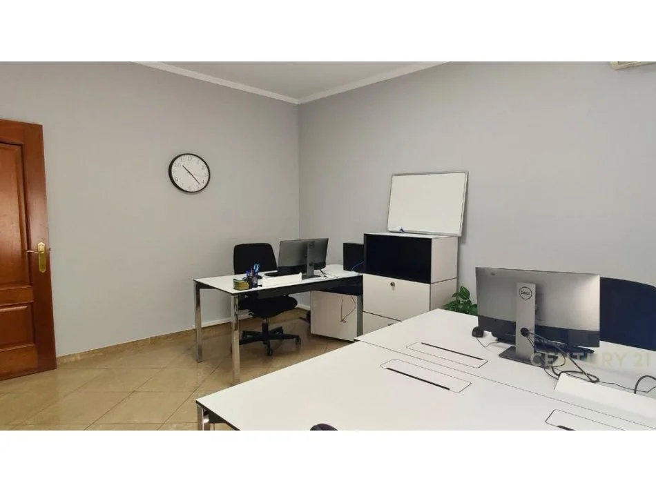 Tirane, jepet me qera apartament Kati 1, 130 m² 1.100 € 