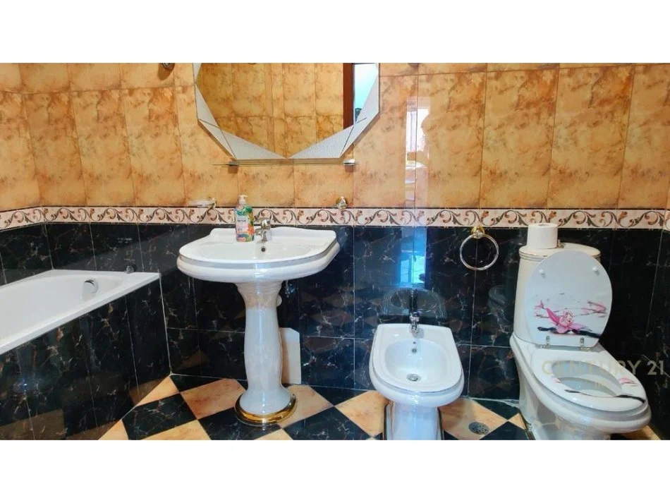 Tirane, jepet me qera apartament Kati 1, 130 m² 1.100 € 