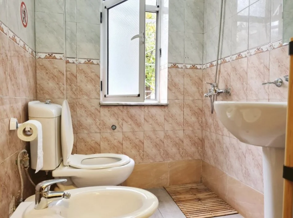 Tirane, jepet me qera apartament 1+1 Kati 1, 58 m² 450 € (Myslym Shyri)