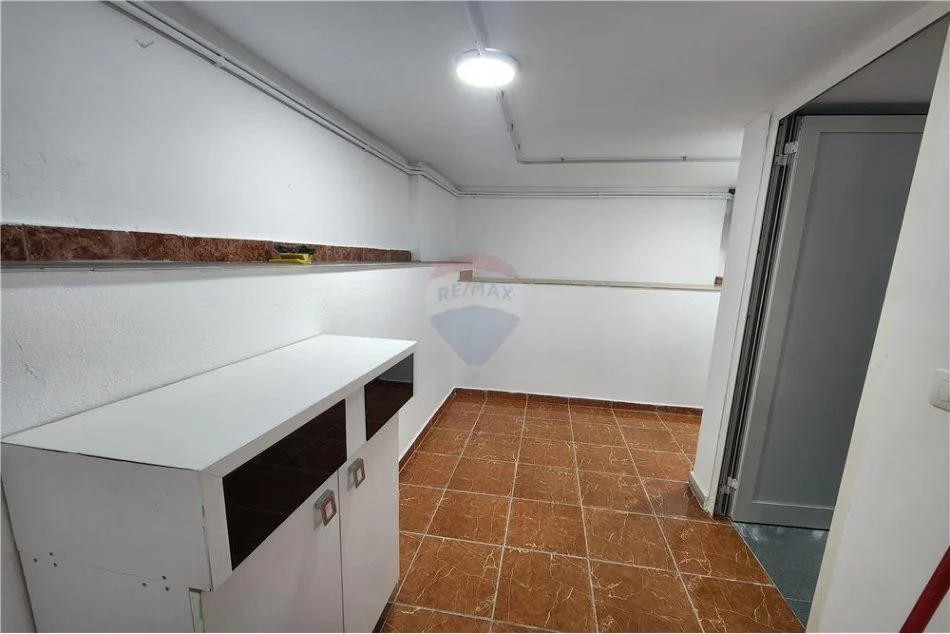 Tirane, jepet me qera apartament Kati 1, 60 m² 350 € 