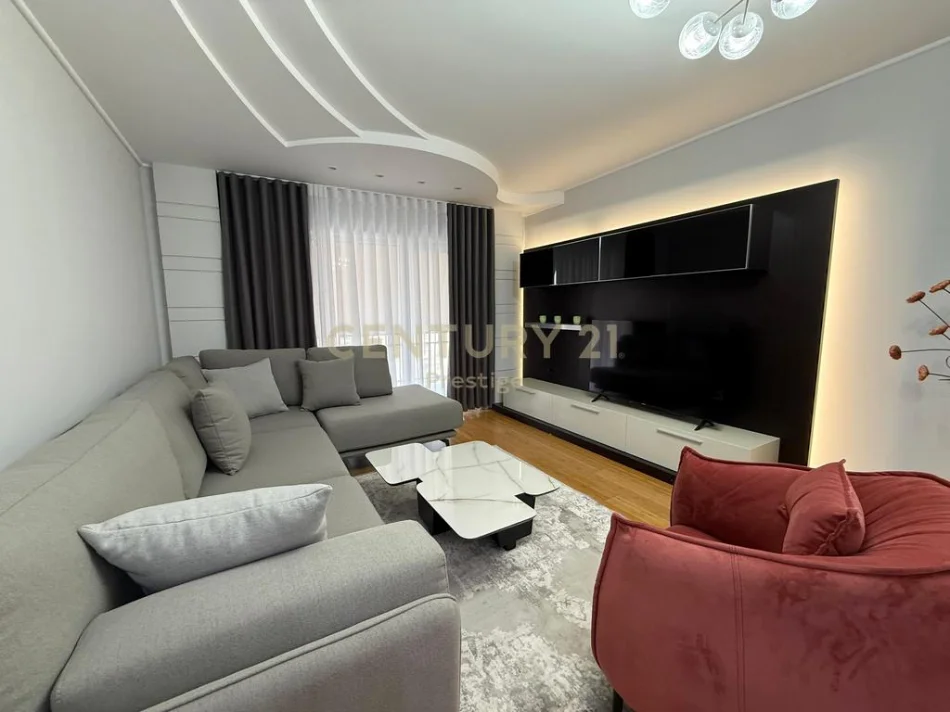 Tirane, jepet me qera apartament 2+1 Kati 7, 120 m² 1.300 € (Ambasada Amerikane)