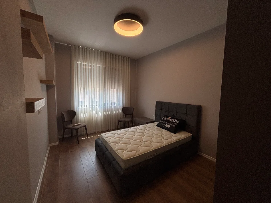 Tirane, jepet me qera apartament 2+1+Ballkon Kati 6, 123 m² 1.500 € 